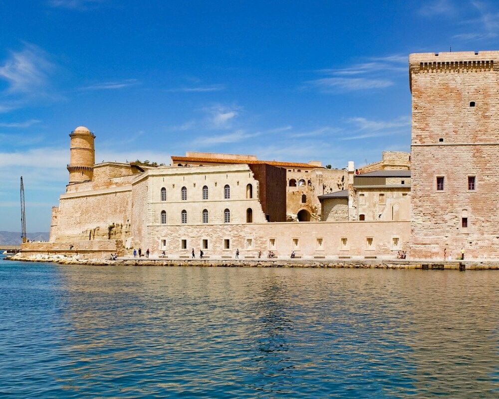 Monument historique de Marseille - Fort Saint Jean - Un Mas en Ville